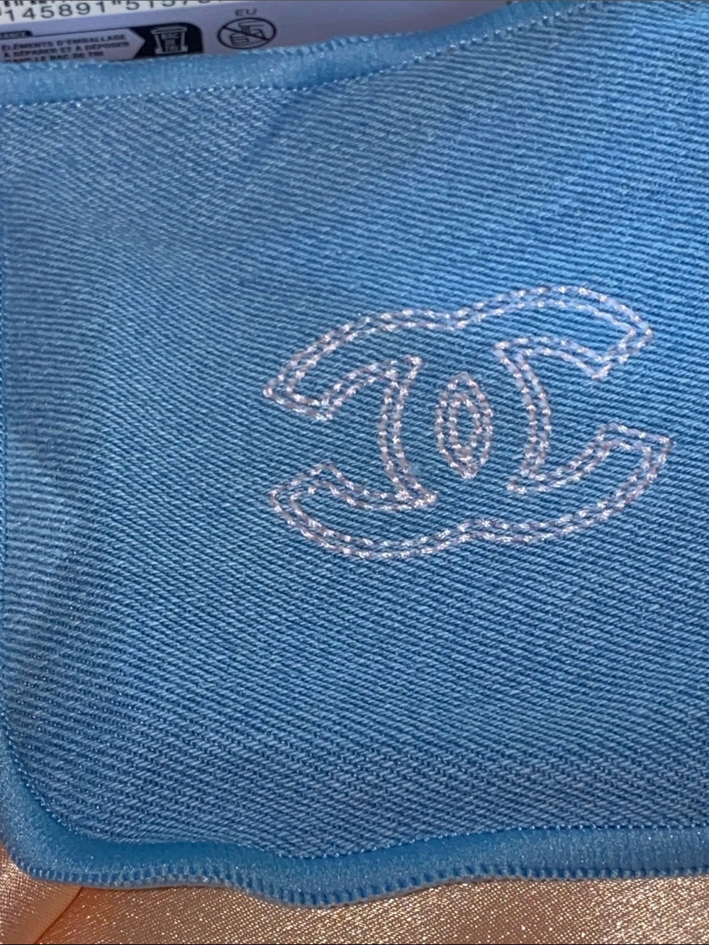 CHANEL Illuminating Powder in Light Blue Shimmer with Blue Pouch coco denim - Picture 4 of 8